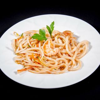 Yaki udon con gamberetti