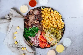 Kebab de Vita cu Berbecuț la Farfurie