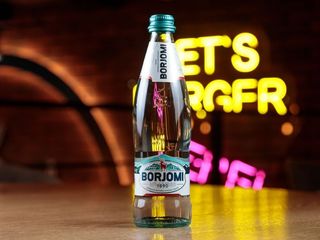 Вода мінеральна Боржомі у склі 0.5л