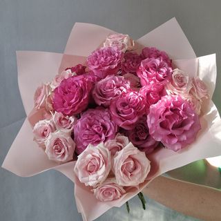 Buchet 25 trandafiri roz ” Gradina Iubirii ”