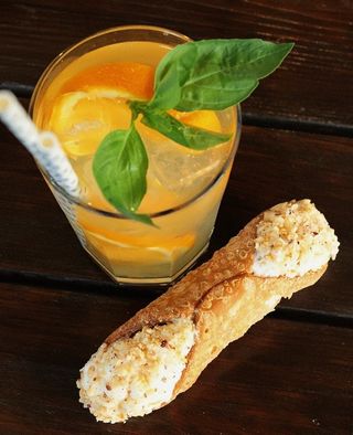 Cannoli + Lemoniada