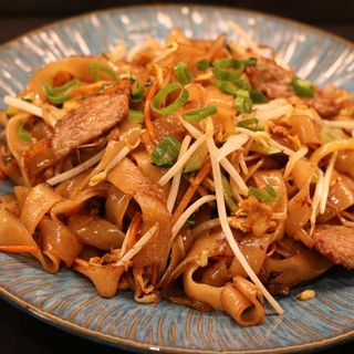 Tagliatele di riso con manzo/干炒牛河粉