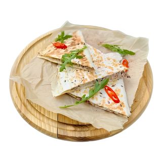 Тортилья з асорті сирів та зеленню