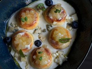 Сирники з дор - блю та грушею