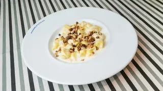 Pañuelitos De Pera Con Salsa De Queso Gorgonzola Y Nueces