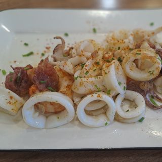 Salteado de Calamar con Gambas y Jamón Ibérico