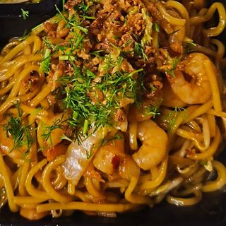 Makaron sojowy z krewetkami