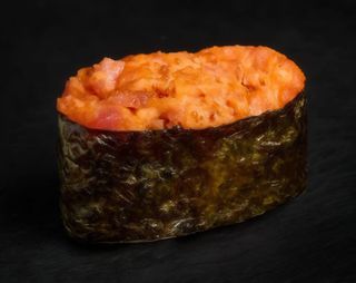 Гункан тунець (35г)