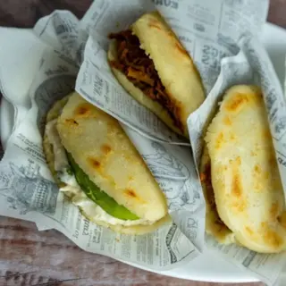 Arepa reina pepiada
