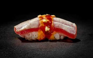 244. Nigiri tonno flambè 2 pezzi