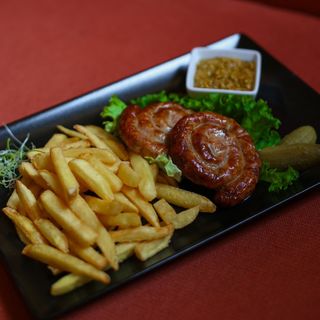 Картопля фрі з мюнхенськими ковбасками(400г)