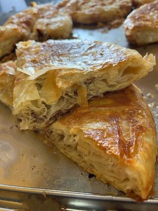 Burek sa mesom 1/2 tepsije 