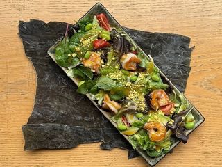 Салат з креветками та медово - гірчичною заправкою (140g)