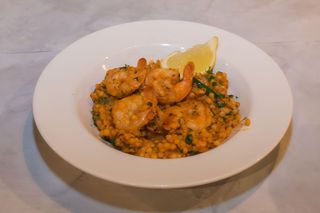 Grandine z krewetkami w sosie śmietanowo-pomidorowym