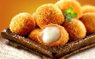 Mozzarelline fritte, patate e Coca-Cola