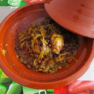Tajine aux oignons et raisins secs