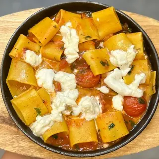 Paccheri con Pomodoro , Basilico & Mozzarella di Buffalla