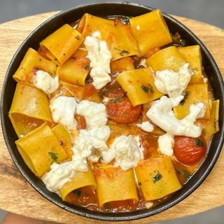 Paccheri con Pomodoro , Basilico & Mozzarella di Buffalla