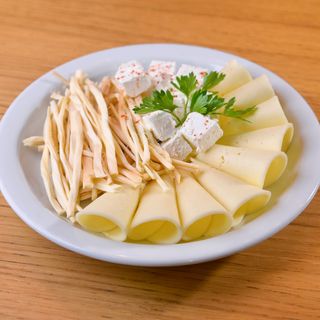 Нарізка сирів (300г)