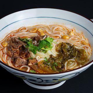 牛肉粉  Cazuela de fideos con ternera con caldo