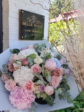 Buchet hortensii si bujori