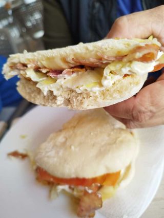 Mollete De Beicon Y Tomate