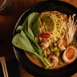 Sopa Laksa de curry rojo