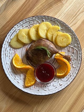 Kaczka z ziemniakami i żurawinowym (350/50g)