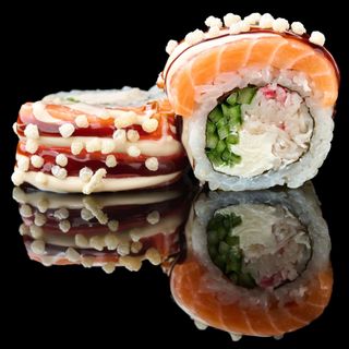 Мега рол з лососем(8шт/340гр)