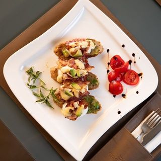 Avokado sa hrskavom slaninom 380g