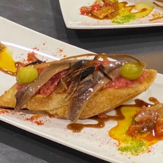 Montadito De Anchoas Y Tomate