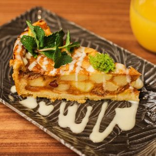 Pita sa jabukama u sosu Angles