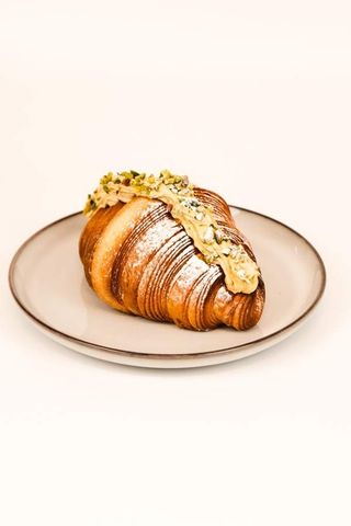 Круассан с фисташкой