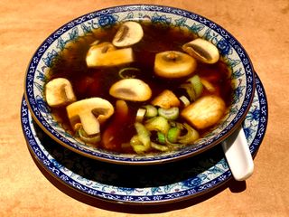 Sopa de champiñones y pollo