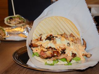 Juneći doner u tortilji