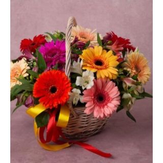 ყვავილების მიქსი კალათში