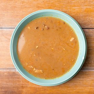 Pasulj čorbast, kupus salata i somun