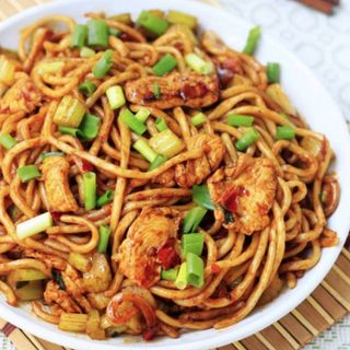 Tallarines Fritos Con Pollo