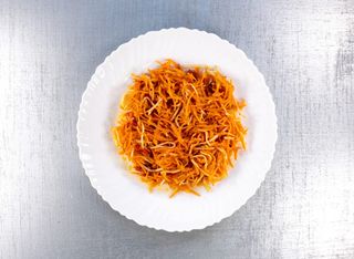 Салата от целина, морков и чушка (200Г)