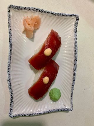Nigiri de atún (2 pzs.)