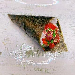 Temaki de atún macerado