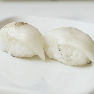 3. Nigiri Pez Mantequilla Con Trufa (2 Uds.)