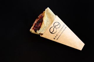 Млинець з джемом смородини