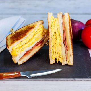 Sándwich Bacon, Queso Y Tortilla