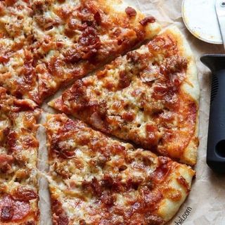 პიცა ბეკონით დიდი