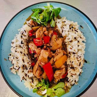 PUI ÎN STIL CHINEZESC CU OREZ SALBATIC