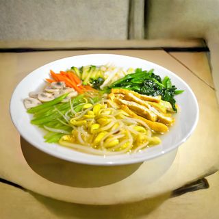 Sopa de fideo con verduras