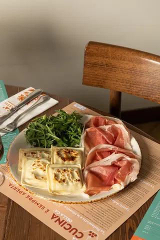 Bartlaz (gli originali tortelli alla piastra)