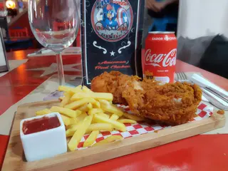 Menú Piezas De Pollo (2 Uds.) + Patatas + Bebida