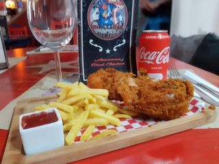 Menú Piezas De Pollo (2 Uds.) + Patatas + Bebida